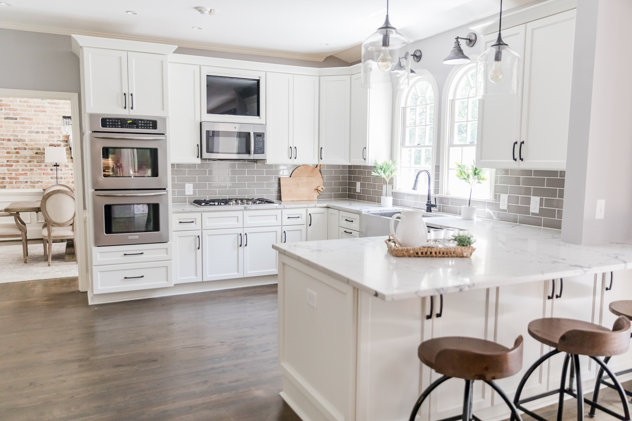 White and grey modern farmhouse kitchen